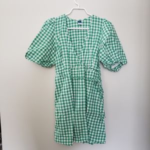 Old Navy Size M Green Gingham Wrap Puff-Sleeved Dress